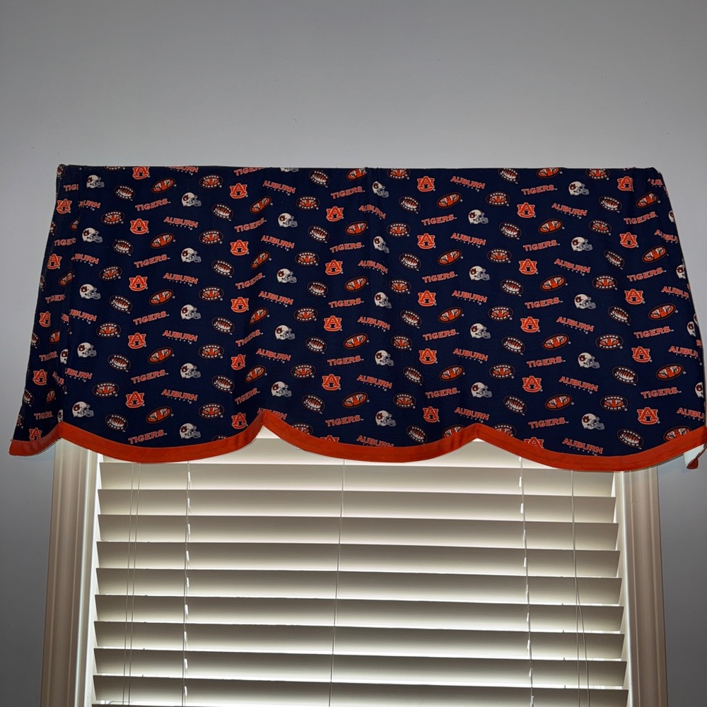 Auburn Valance
